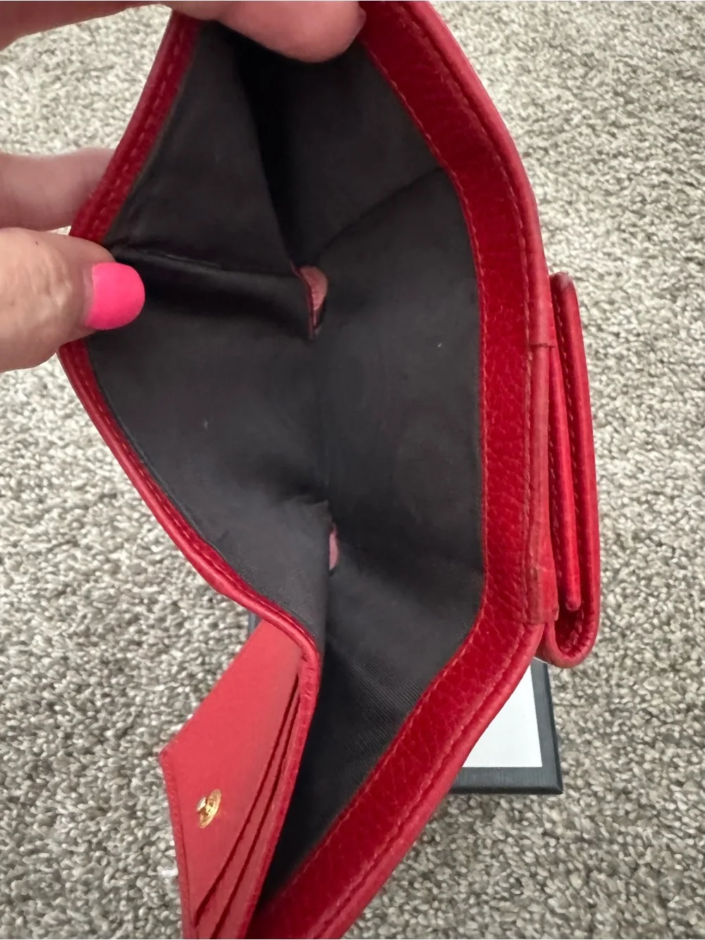 Gucci Red Pebbled Leather Fold Wallet with Gold Double G - Picture 6 of 9